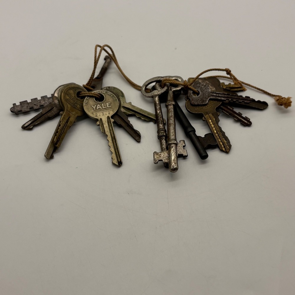 Vintage Lot 16 Keys Yale Independent Keil Reese Skeleton Barrel Padlock Keys